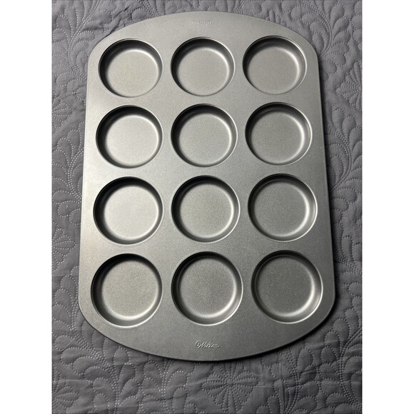 Wilton Muffin Pan Heavy Gauge Steel  12 Cup - 2 Pack Bakers Lot Cake Treats Home - Picture 4 of 8